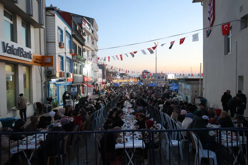 GELİBOLU’DA BİNLERCE KİŞİ AYNI SOFRADA