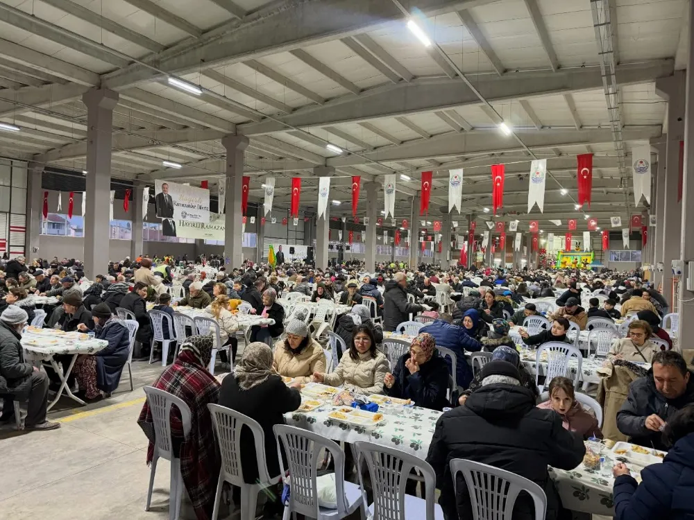 LAPSEKİ’DE DEV İFTAR SOFRASI