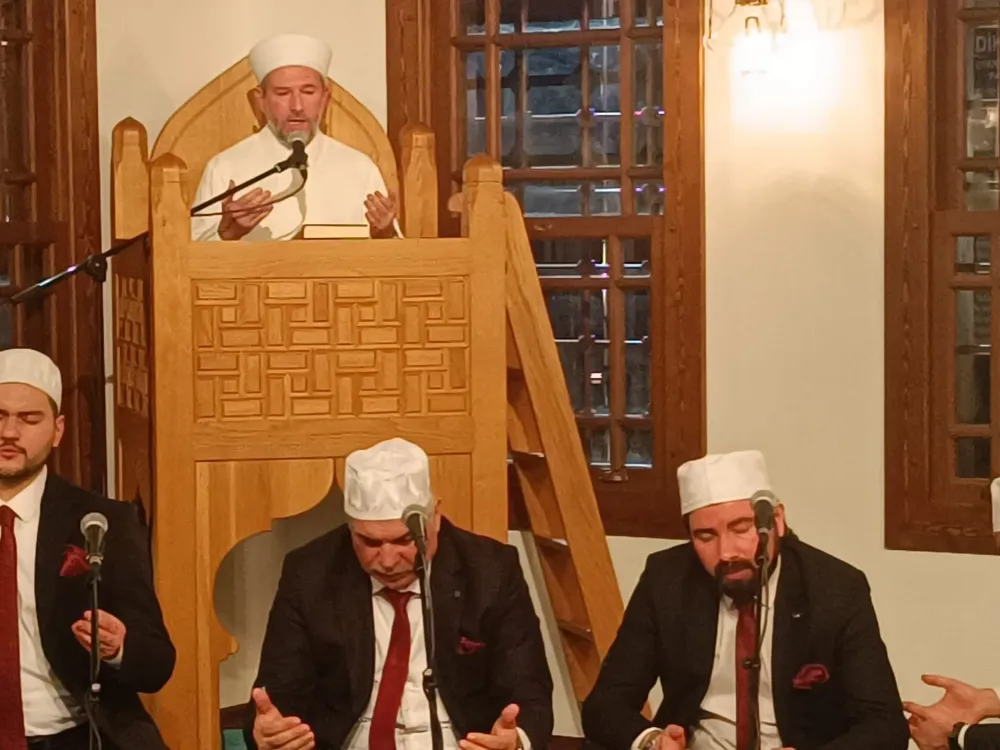 ABİDE’DE BİN AYDAN HAYIRLI GECE