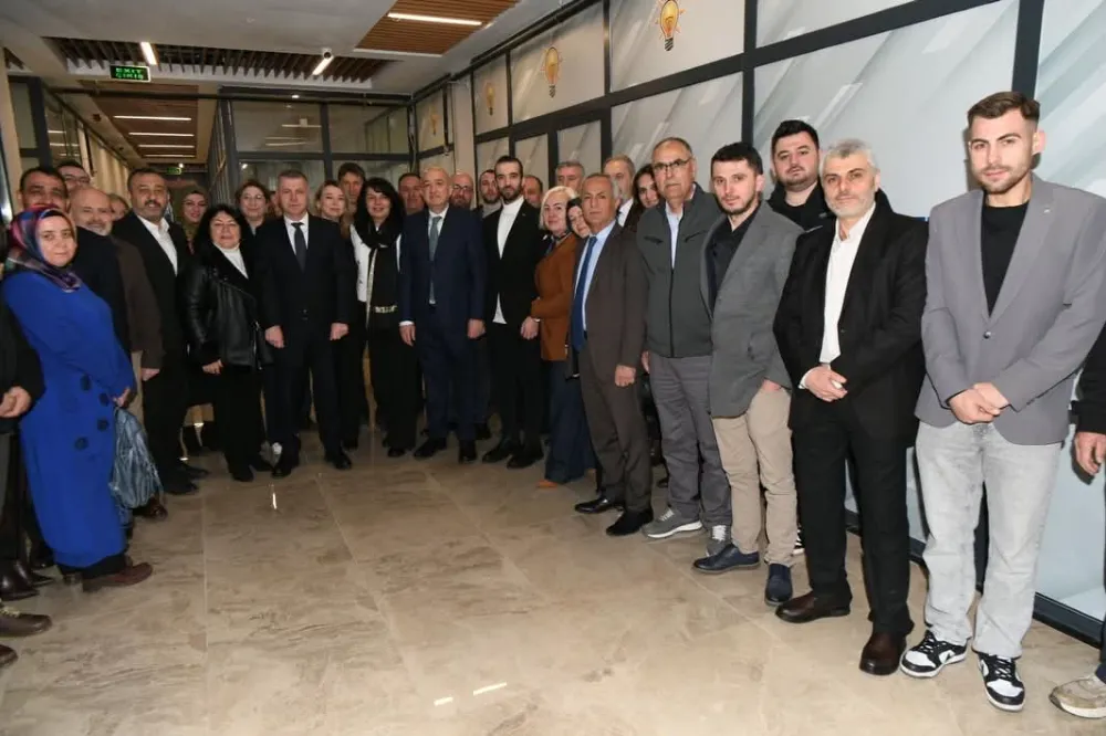 AK PARTİDE BAYRAM MESAİSİ