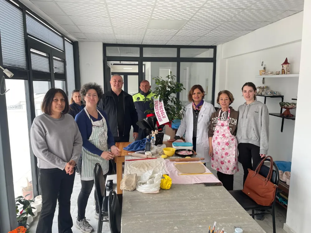 HEM KURSİYERLERLE HEM ESNAFLA BULUŞTU