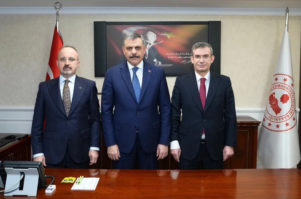 HUKUK HİZMETLERİ MASAYA YATIRILDI