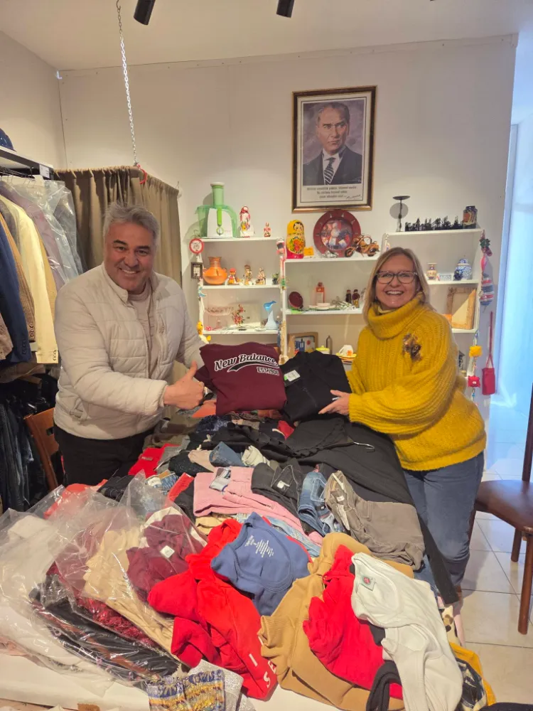 BU DÜKKANDA ÇİÇEKLER GELECEK İÇİN AÇIYOR