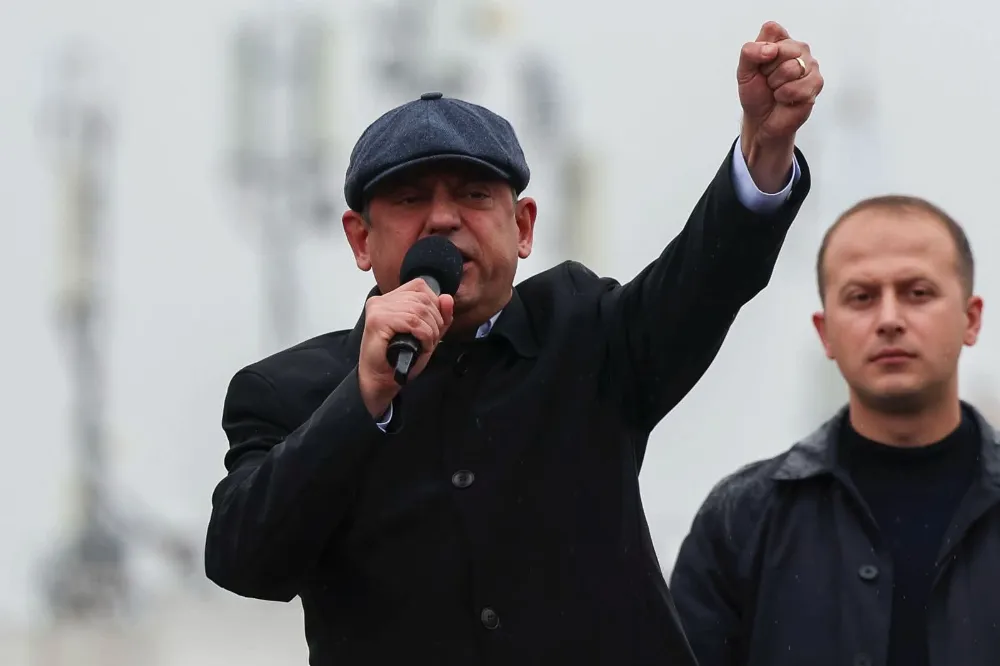 SAĞANAK YAĞIŞ COŞKUYA ENGEL OLAMADI