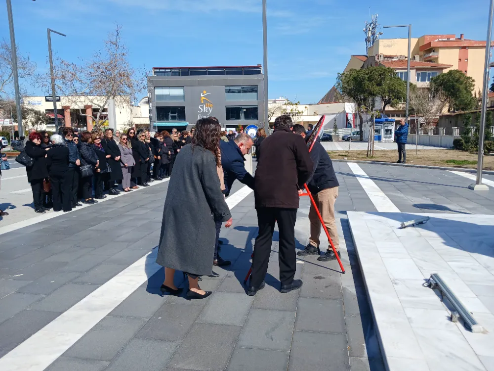 KADINLAR HAK İÇİN MEYDANDA